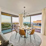 Luxury 3-bed Penthouse With Ocean Views, Terrace & Pool 쿼테이라