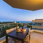 Luxury 3-bed Penthouse With Ocean Views, Terrace & Pool 아파트