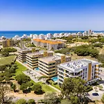 Luxury 3-bed Penthouse With Ocean Views, Terrace & Pool 아파트