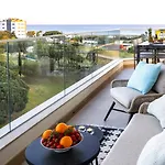 아파트 Luxury 3-bed Penthouse With Ocean Views, Terrace & Pool