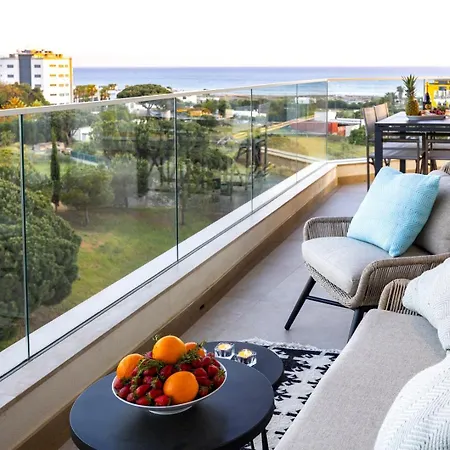 Apartamento Luxury 3-bed Penthouse With Ocean Views, Terrace & Pool