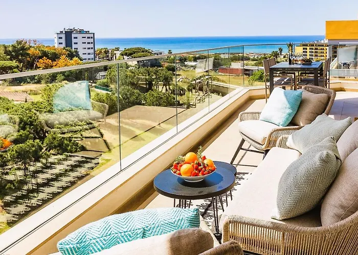 Luxury 3-bed Penthouse With Ocean Views, Terrace & Pool * Quarteira