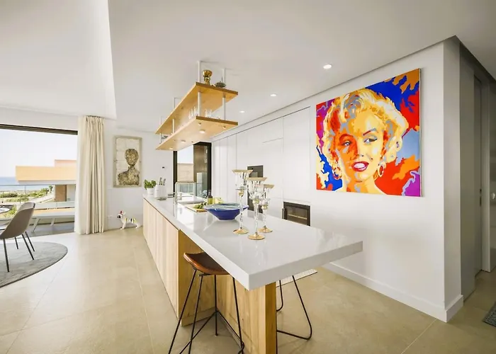 Luxury 3-bed Penthouse With Ocean Views, Terrace & Pool * Quarteira