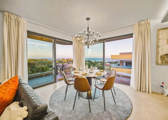Luxury 3-bed Penthouse With Ocean Views, Terrace & Pool Quarteira