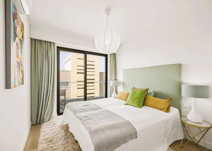 Luxury 3-bed Penthouse With Ocean Views, Terrace & Pool Apartment