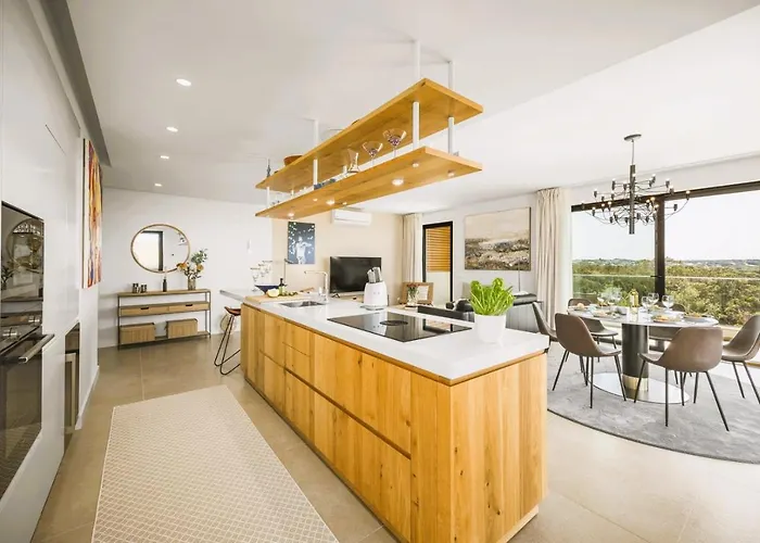 Apartment Luxury 3-bed Penthouse With Ocean Views, Terrace & Pool Quarteira