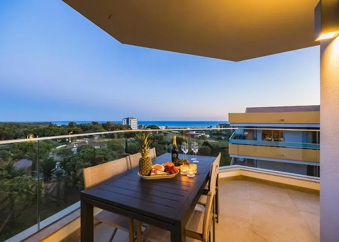 Luxury 3-bed Penthouse With Ocean Views, Terrace & Pool Apartment