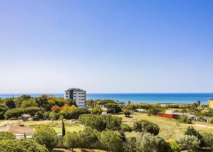 Luxury 3-bed Penthouse With Ocean Views, Terrace & Pool Apartment