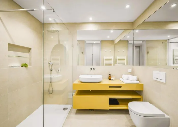 Luxury 3-bed Penthouse With Ocean Views, Terrace & Pool *