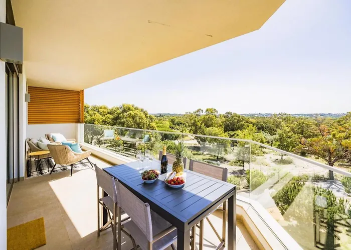 Apartment Luxury 3-bed Penthouse With Ocean Views, Terrace & Pool Quarteira