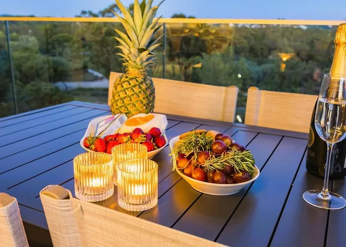 Luxury 3-bed Penthouse With Ocean Views, Terrace & Pool Quarteira