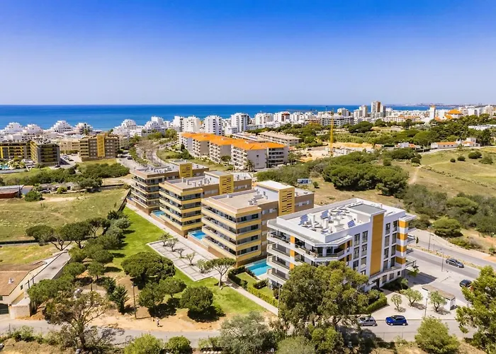 Luxury 3-bed Penthouse With Ocean Views, Terrace & Pool Apartment