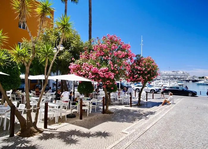 Apartment Luxury 3-bed Penthouse With Ocean Views, Terrace & Pool Quarteira