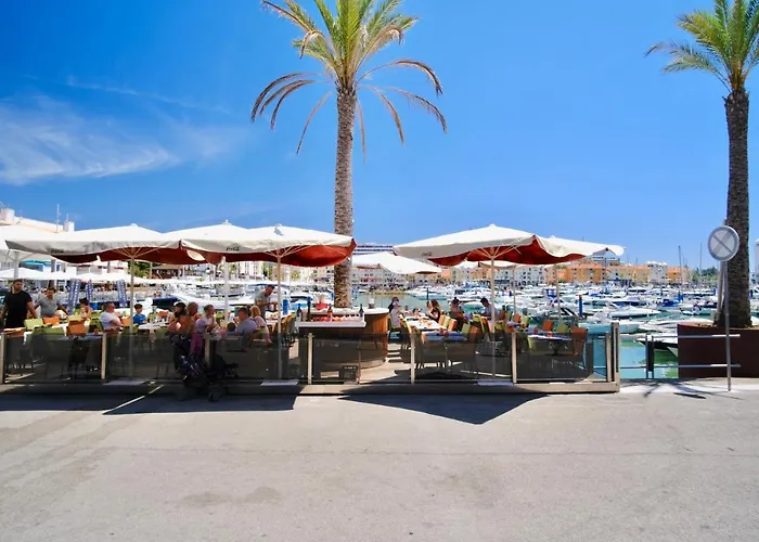Apartment Luxury 3-bed Penthouse With Ocean Views, Terrace & Pool Quarteira