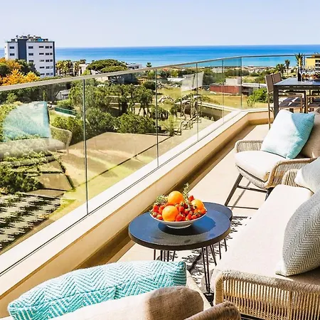 Luxury 3-bed Penthouse With Ocean Views, Terrace & Pool * Quarteira