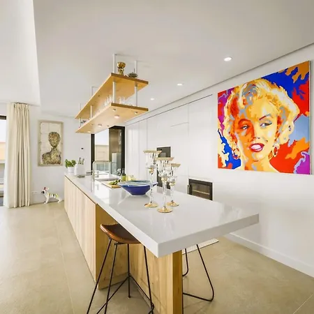 Luxury 3-bed Penthouse With Ocean Views, Terrace & Pool * Quarteira