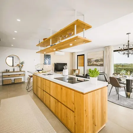 Apartamento Luxury 3-bed Penthouse With Ocean Views, Terrace & Pool Quarteira