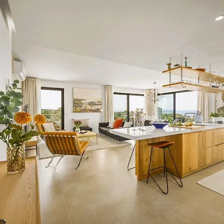 Luxury 3-bed Penthouse With Ocean Views, Terrace & Pool Quarteira