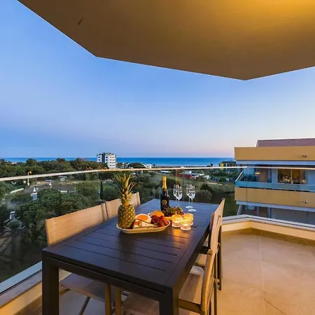 Luxury 3-bed Penthouse With Ocean Views, Terrace & Pool Apartamento