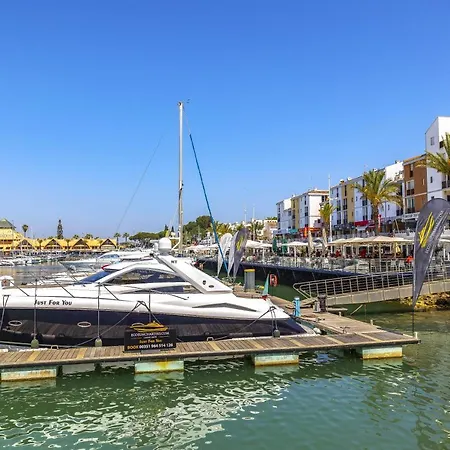 Luxury 3-bed Penthouse With Ocean Views, Terrace & Pool Quarteira