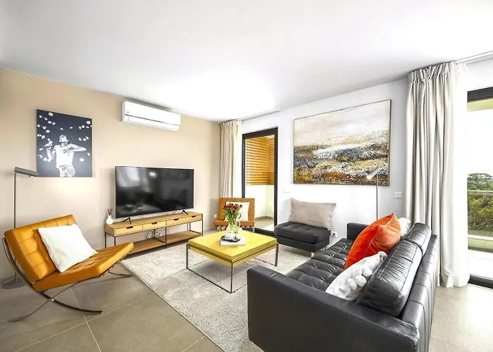 Luxury 3-bed Penthouse With Ocean Views, Terrace & Pool *