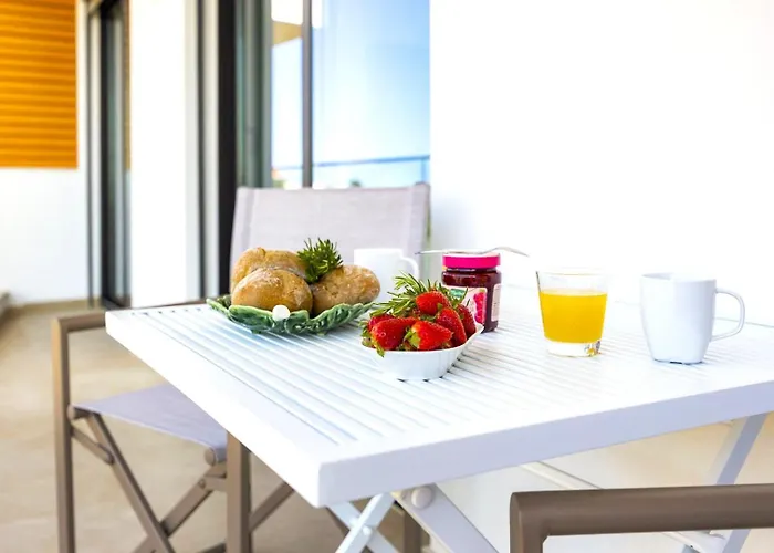 Luxury 3-bed Penthouse With Ocean Views, Terrace & Pool
