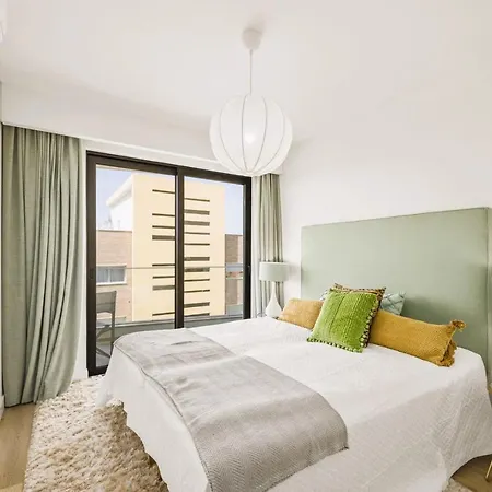 Luxury 3-bed Penthouse With Ocean Views, Terrace & Pool Lejlighed