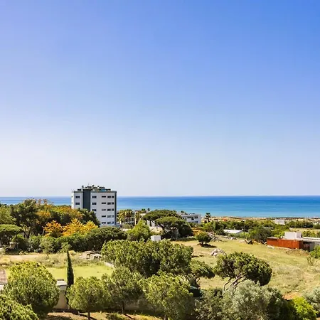 Luxury 3-bed Penthouse With Ocean Views, Terrace & Pool Apartmán