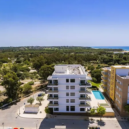 Apartment Luxury 3-bed Penthouse With Ocean Views, Terrace & Pool *