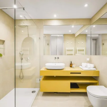 Luxury 3-bed Penthouse With Ocean Views, Terrace & Pool *