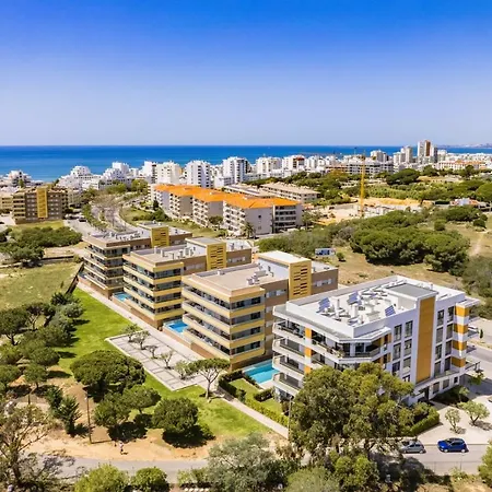 Luxury 3-bed Penthouse With Ocean Views, Terrace & Pool Lejlighed