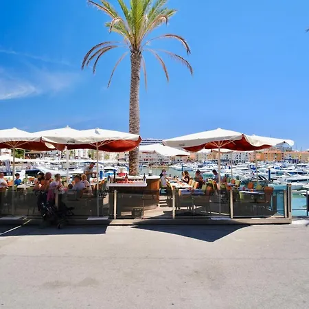 Apartmán Luxury 3-bed Penthouse With Ocean Views, Terrace & Pool Quarteira